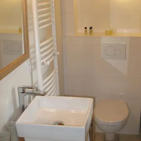 Direct Piscine Bed & Breakfast 4*