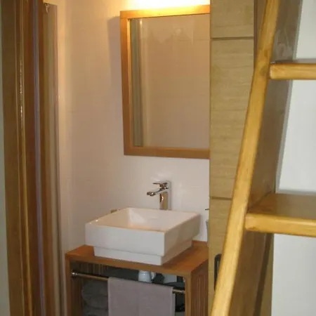 Direct Piscine Bed & Breakfast 3*