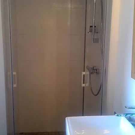 Direct Piscine Bed & Breakfast