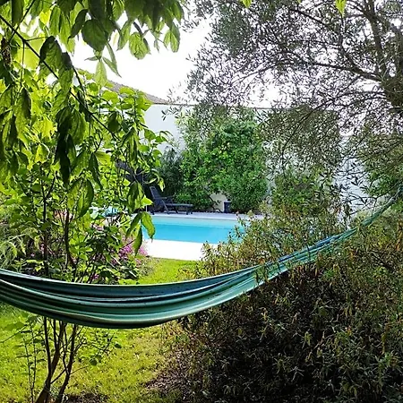 Direct Piscine Bed & Breakfast 3*