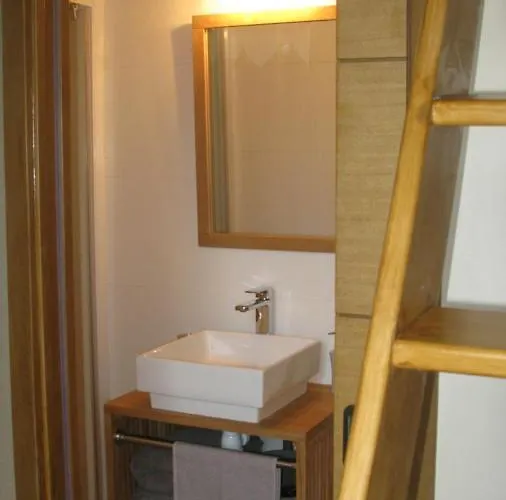 Direct Piscine Alojamento de Acomodação e Pequeno-almoço 4*