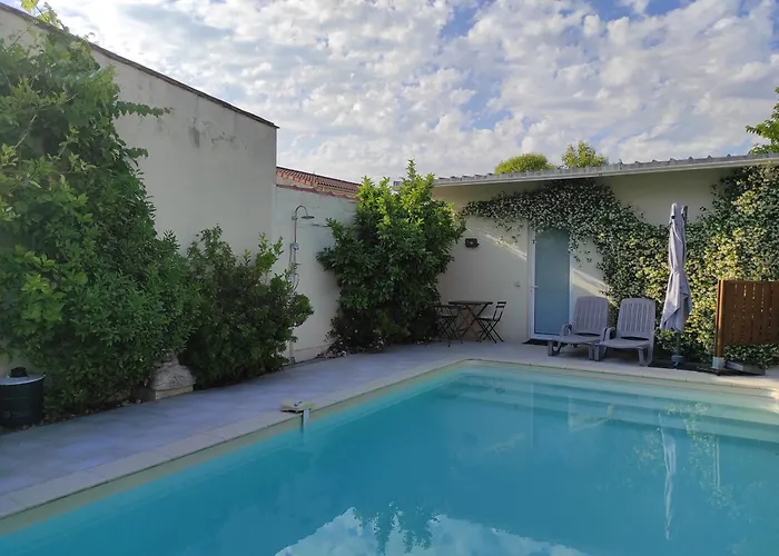 Alojamento de Acomodação e Pequeno-almoço Direct Piscine 4*